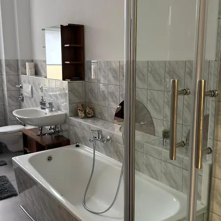 Gemuetliche Direkt Am Bahnhof Perfekte Lage